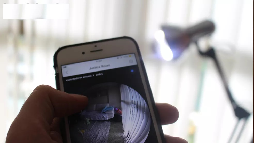 Lâmpada espiã pode ser controlada por app no celular 