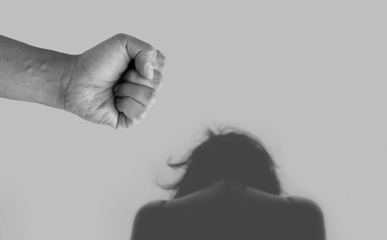Foto: Feminicídio: Não se nasce mulher, morre-se!